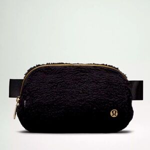 Lululemon Everywhere Fleece Belt Bag